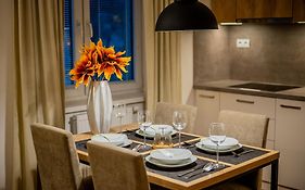 Old Town City Center Apartment 1 - Private Parking Included
